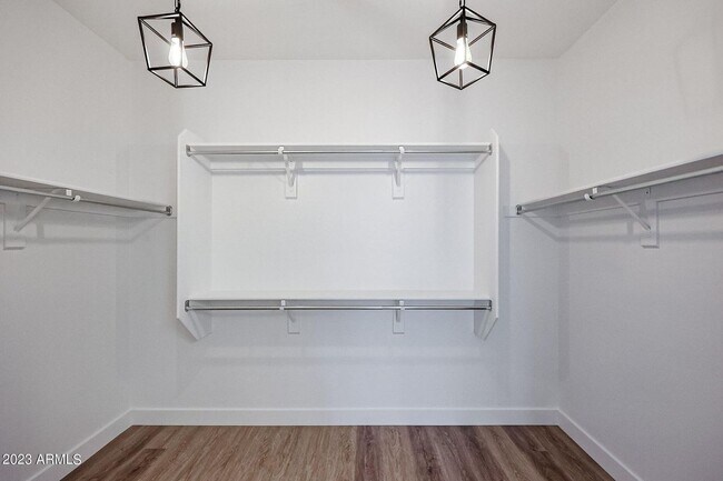 Building Photo - BRAND NEW 5 BEDROOM HOME IN PHOENIX