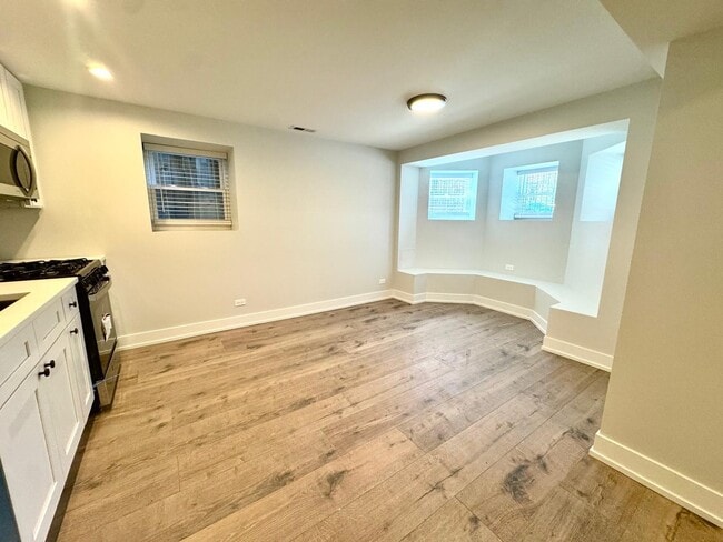 Building Photo - 1709 N Maplewood Ave