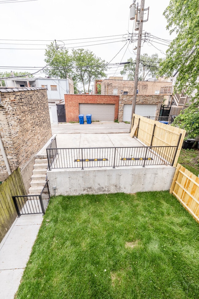 Building Photo - 1810 W 23rd St