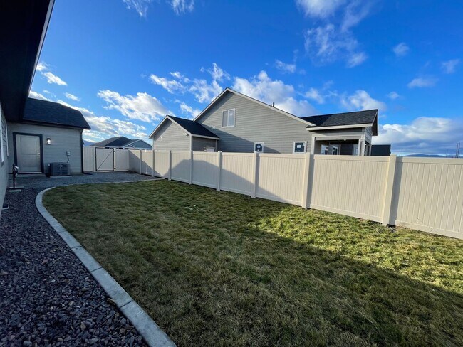 Building Photo - Brand New Coeur d'Alene Home