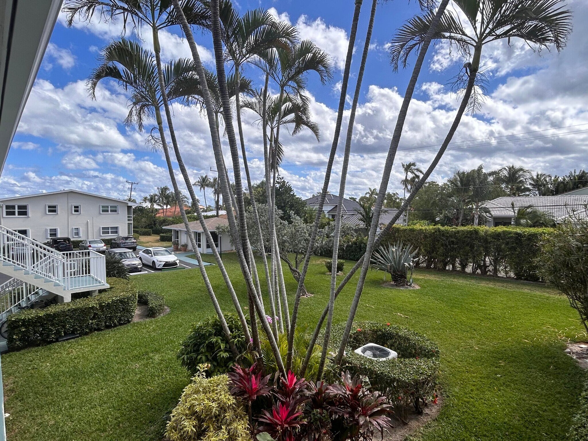 Building Photo - 880 Horizons W