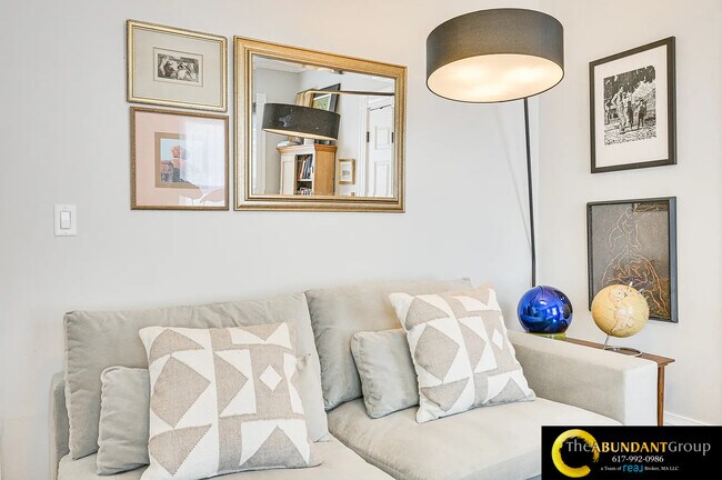 Building Photo - 44 Cottage St