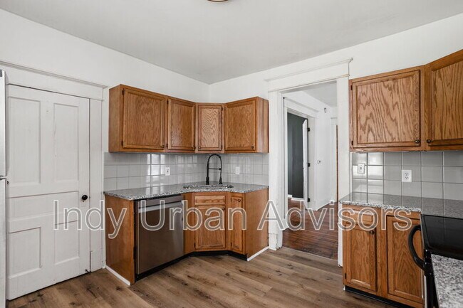 Building Photo - 418 N Drexel Ave