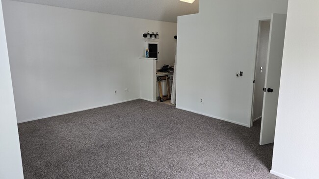 Building Photo - 10348 Rancho Carmel Dr