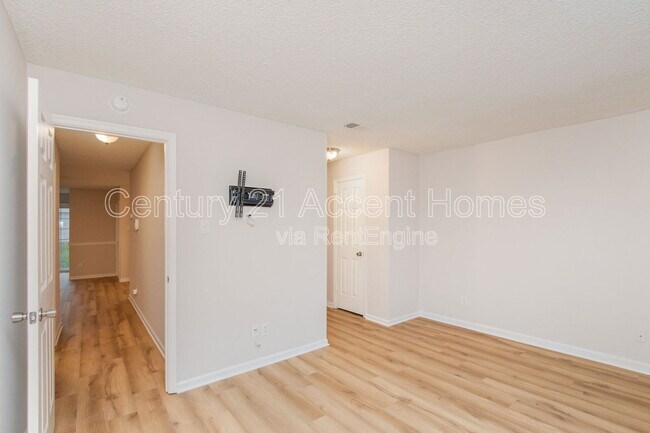 Building Photo - 12113 Greenway Ct