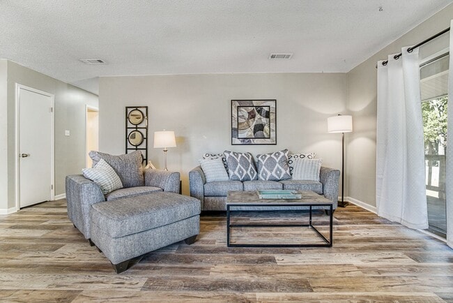 Building Photo - 101 Pine Forest Dr