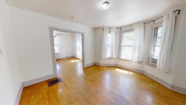 Building Photo - 564 S Ashley St