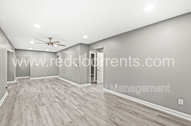 Building Photo - 3340 N Sherman Dr