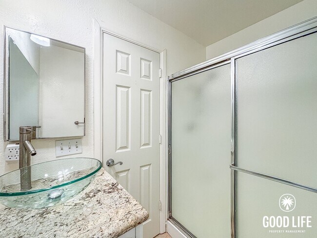 Building Photo - SD: Bright 2BD/2BA Condo in Golden Hill with In-Unit Laundry & Tandem Parking