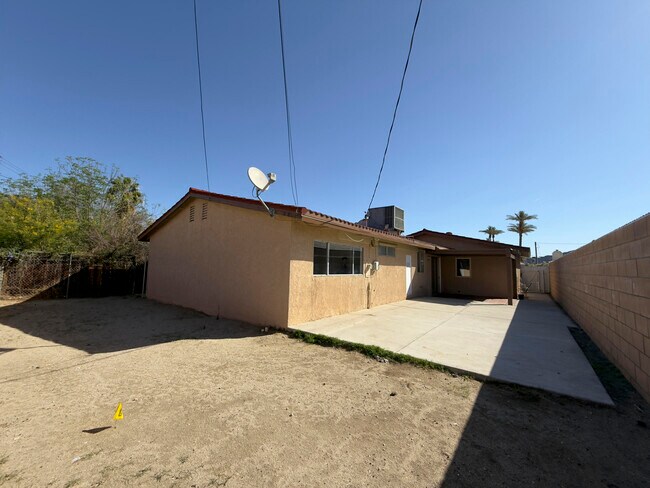 Building Photo - 52121 Avenida Velasco