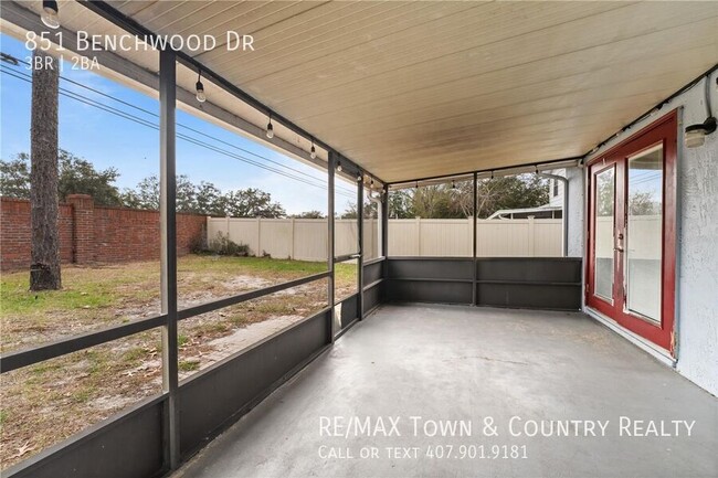 Building Photo - 851 Benchwood Dr