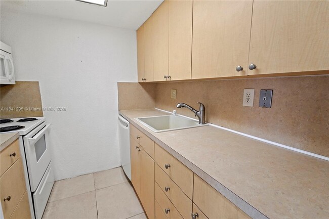 Building Photo - 2213 NW 55th Terrace