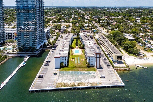 Building Photo - 4500 N Flagler Dr