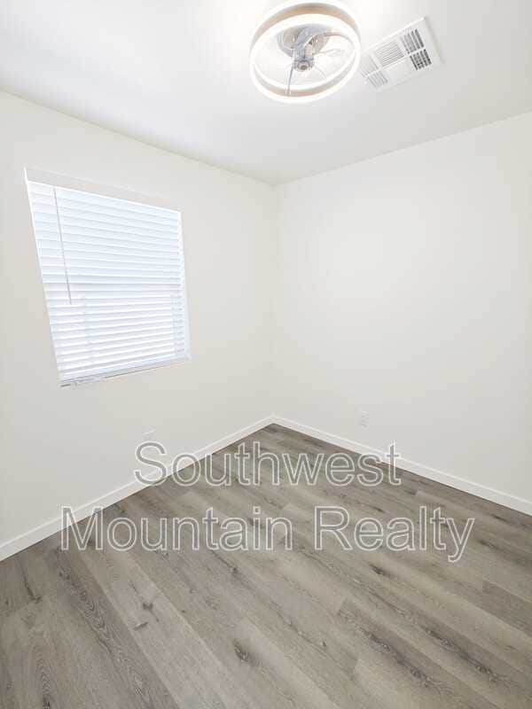 Building Photo - 7412 N 62nd Ave