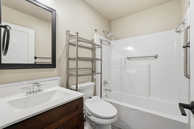 Building Photo - 720 Creekside Dr