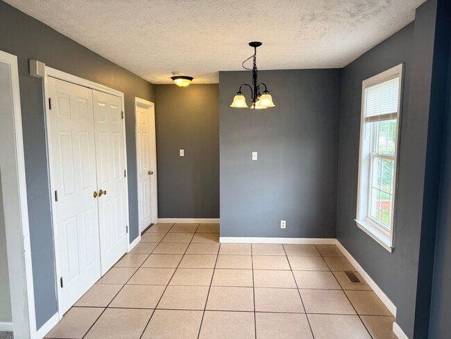 Building Photo - 726 Shetland Dr