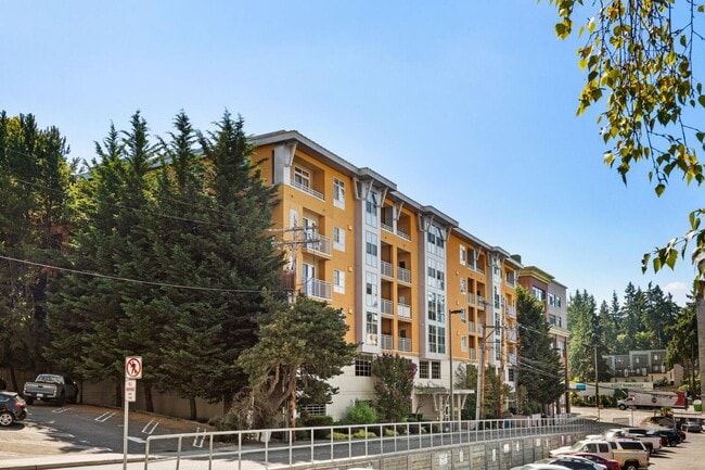 Primary Photo - Beautiful 2 Bed 1.75 Bath Condo in Downtow...