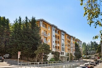 Building Photo - Beautiful 2 Bed 1.75 Bath Condo in Downtow...