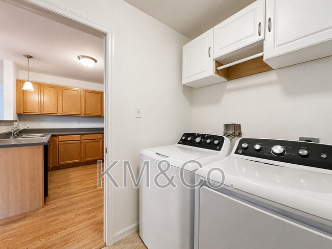 Building Photo - 213 Countryshire Dr