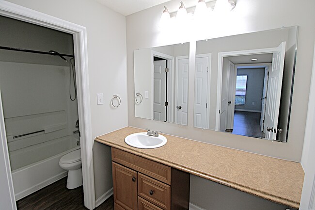 Building Photo - 1 Bedroom Condo in South Park