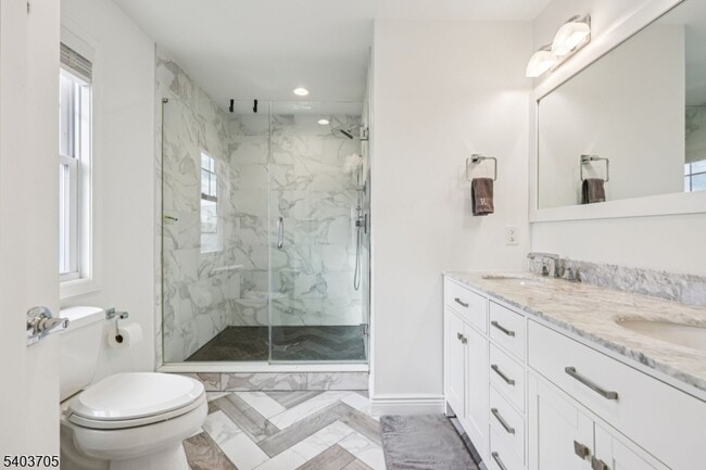 Building Photo - 3-11 Lyons Ave