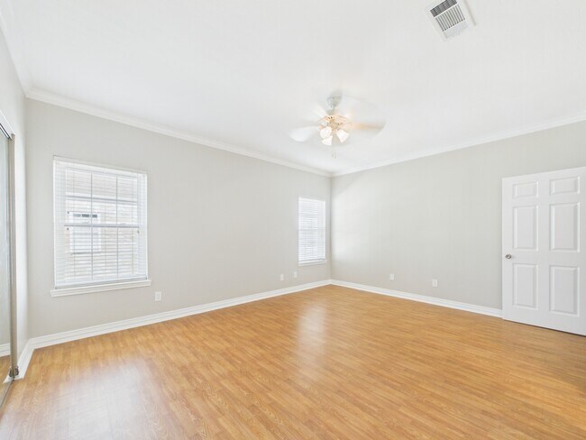 Building Photo - 4001 Tanglewilde St