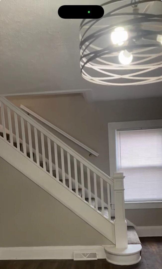 Building Photo - 438 Wales Rd NE