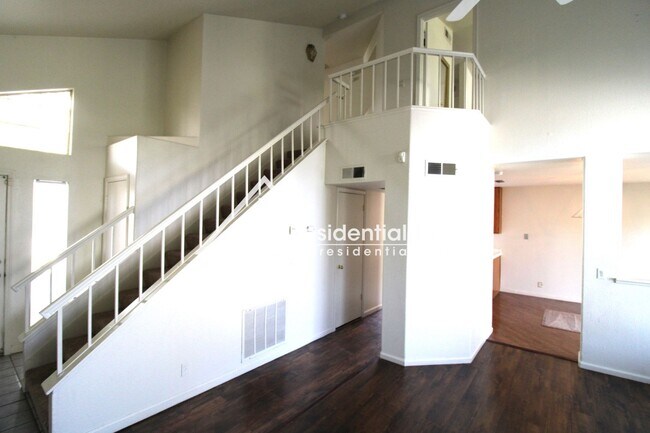 Building Photo - Spacious 3bd/2.5ba Home near Bell & Dry Creek Road