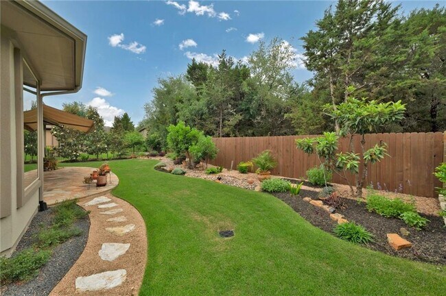 Building Photo - 205 Lake Como Dr