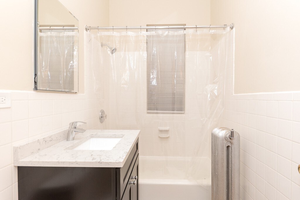 Building Photo - 1360 E 52nd St