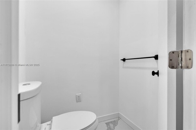 Building Photo - 1510 Normandy Dr