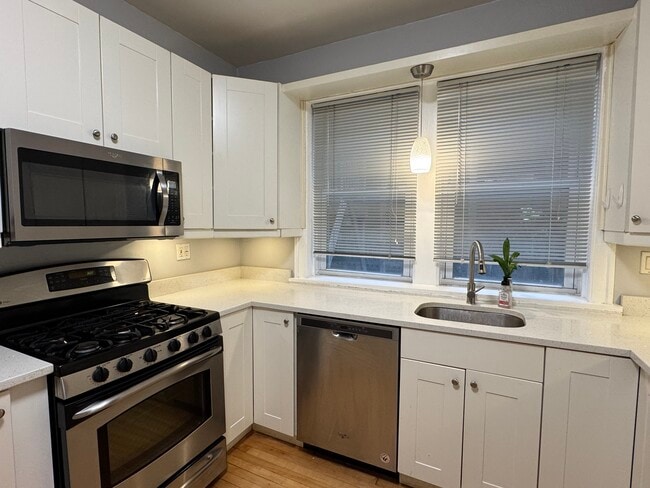 Building Photo - 4907 N Washtenaw Ave