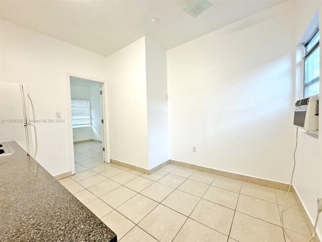 Building Photo - 5835 SW 4th St