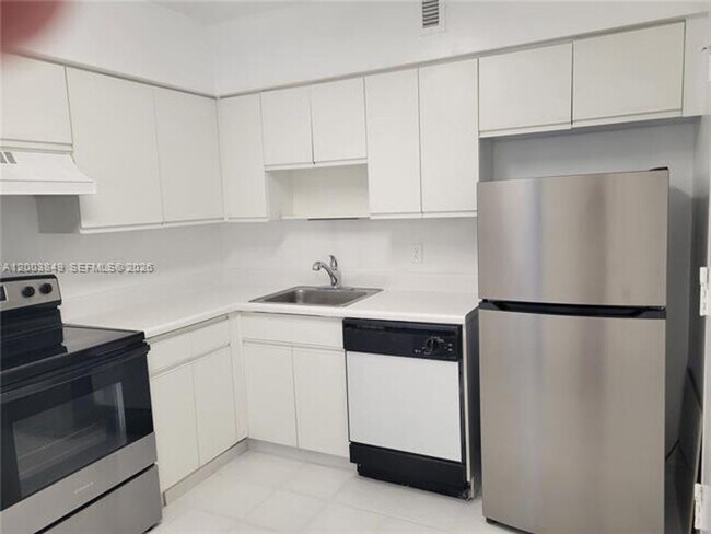 Building Photo - 5700 Collins Ave