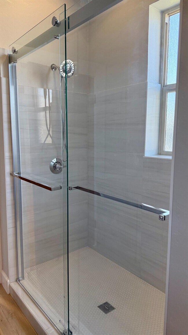 Building Photo - 130 E Malone St