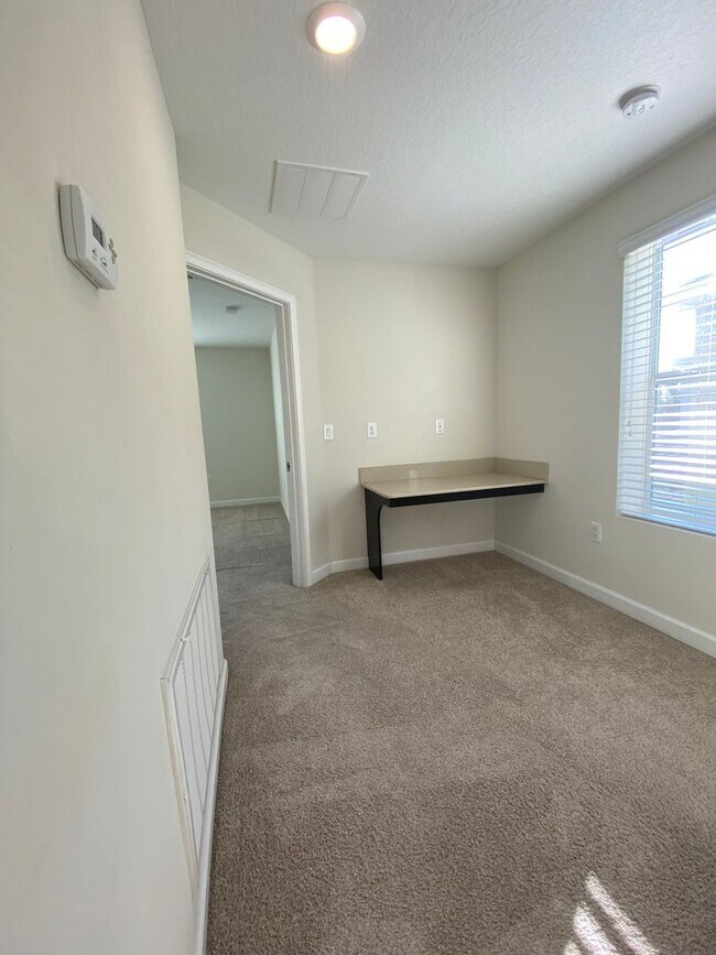 Building Photo - Spacious 4-Bedroom Home in Prime Winter Ga...