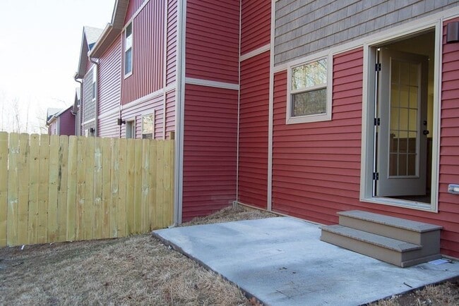 Building Photo - 213 S Rolling Woods Way