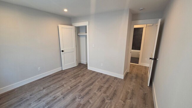 Building Photo - 25 Bouton St