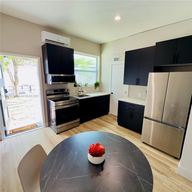 Building Photo - 220 NW 126th St