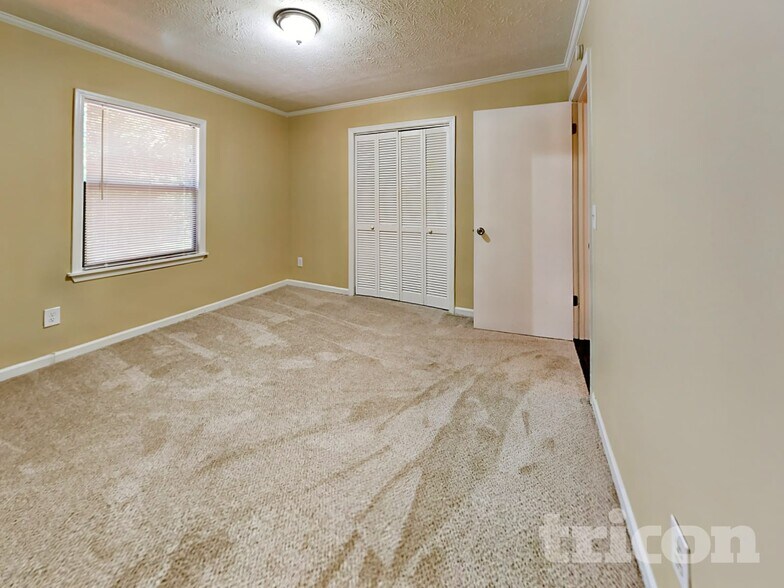 Building Photo - 4185 Bradley Dr SW