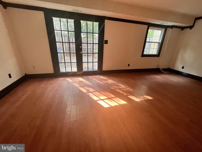 Building Photo - 3056 Covington St