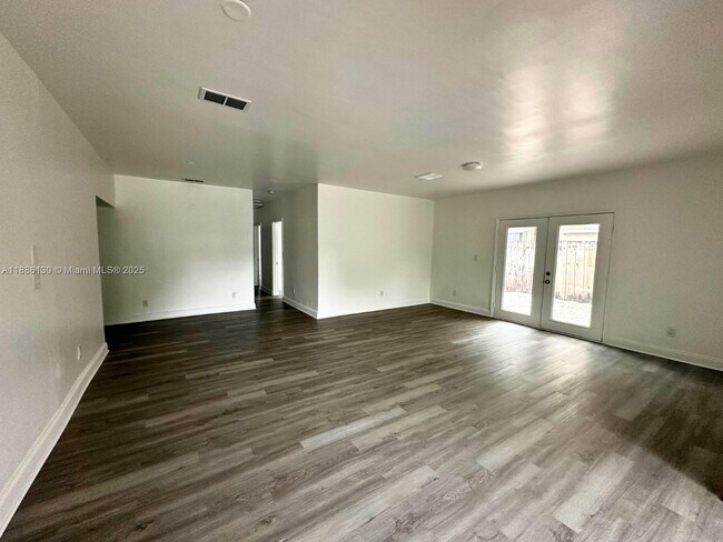 Building Photo - 1645 NE 175th St