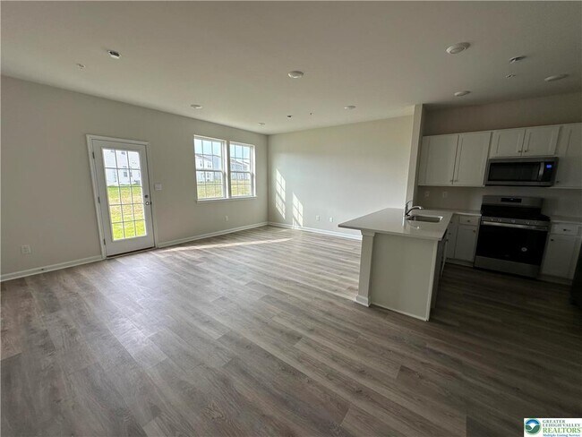 Building Photo - 1253 Susan Cir