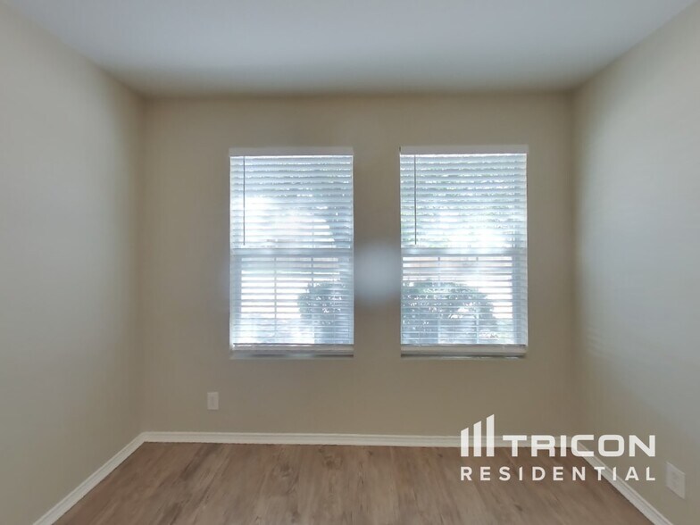 Building Photo - 8027 Abbotts Pointe