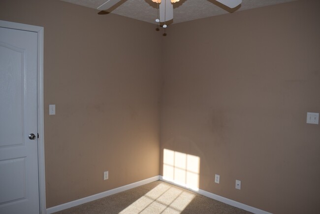 Building Photo - Beautiful spacious home in Waynesville