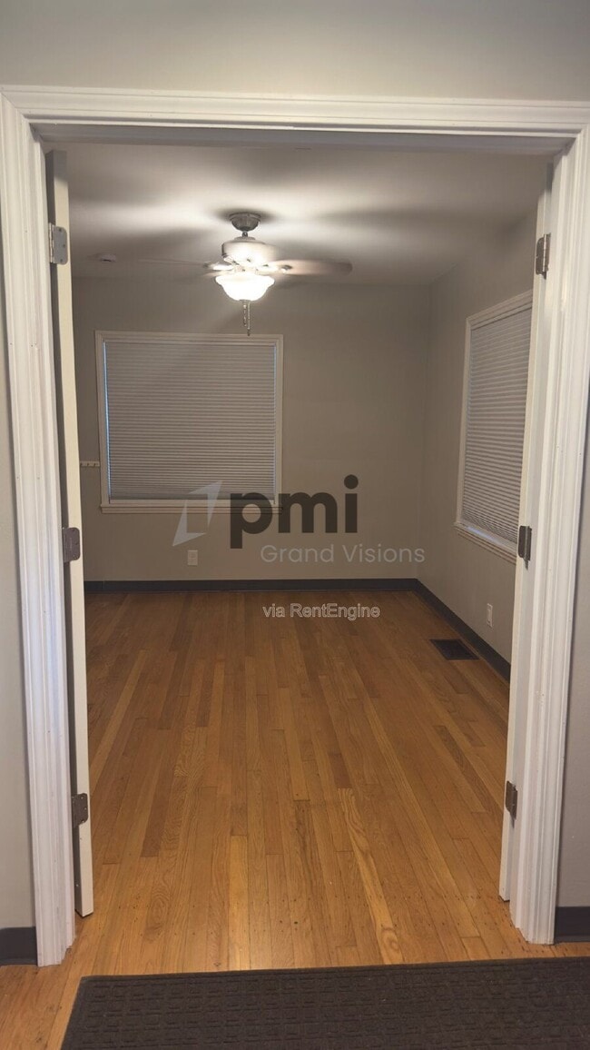 Building Photo - 1528 Division St