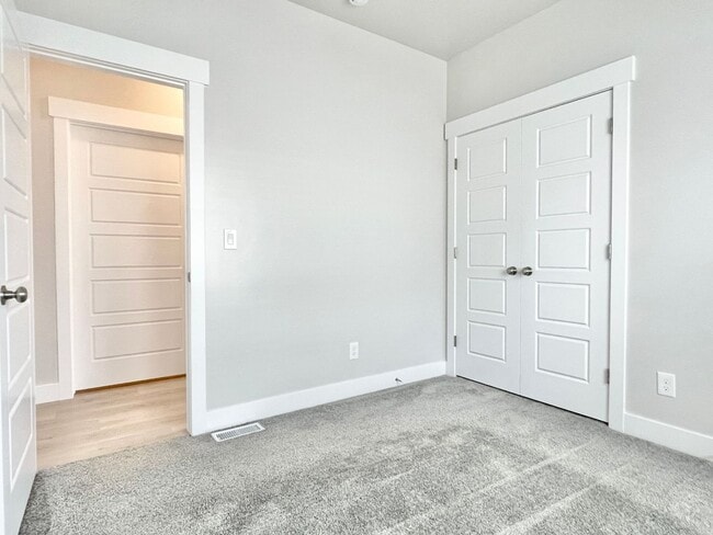 Building Photo - 1572 N 3950 W