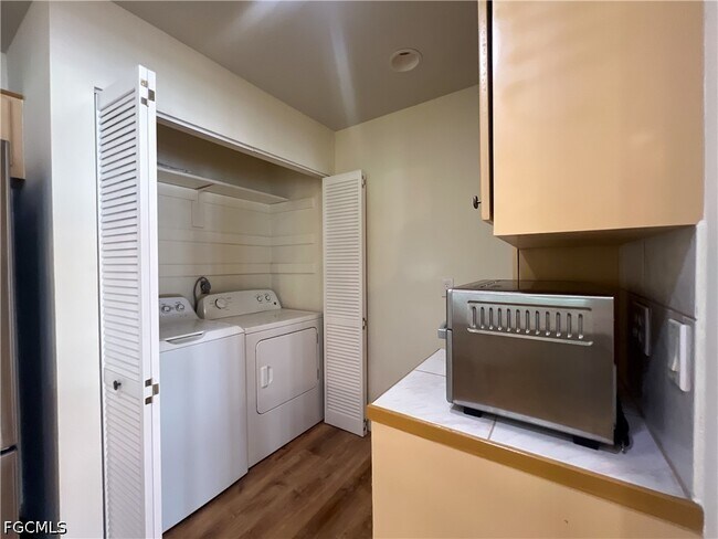 Building Photo - 4305 Island Cir