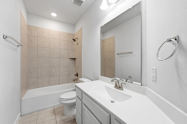 Building Photo - 1303 Gardenia Dr