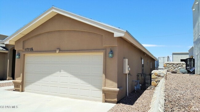 Building Photo - 11727 Dos Palmas Dr